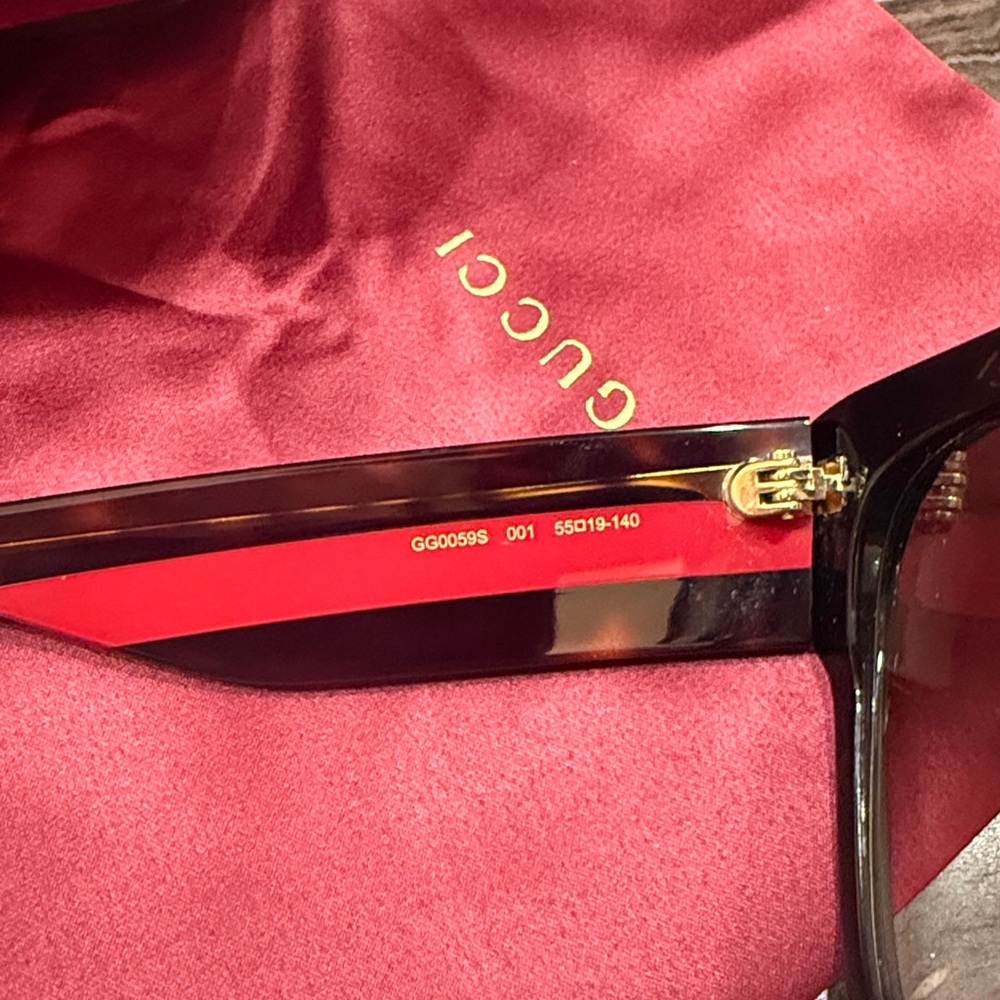❤️GUCCI Acetate Square Frame Web
Sunglasses GGOO59S Black
Tortoise 🖤 like NEW - Picture 11 of 17